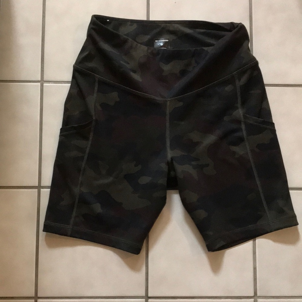 NWOT Banana Republic Med Active shorts